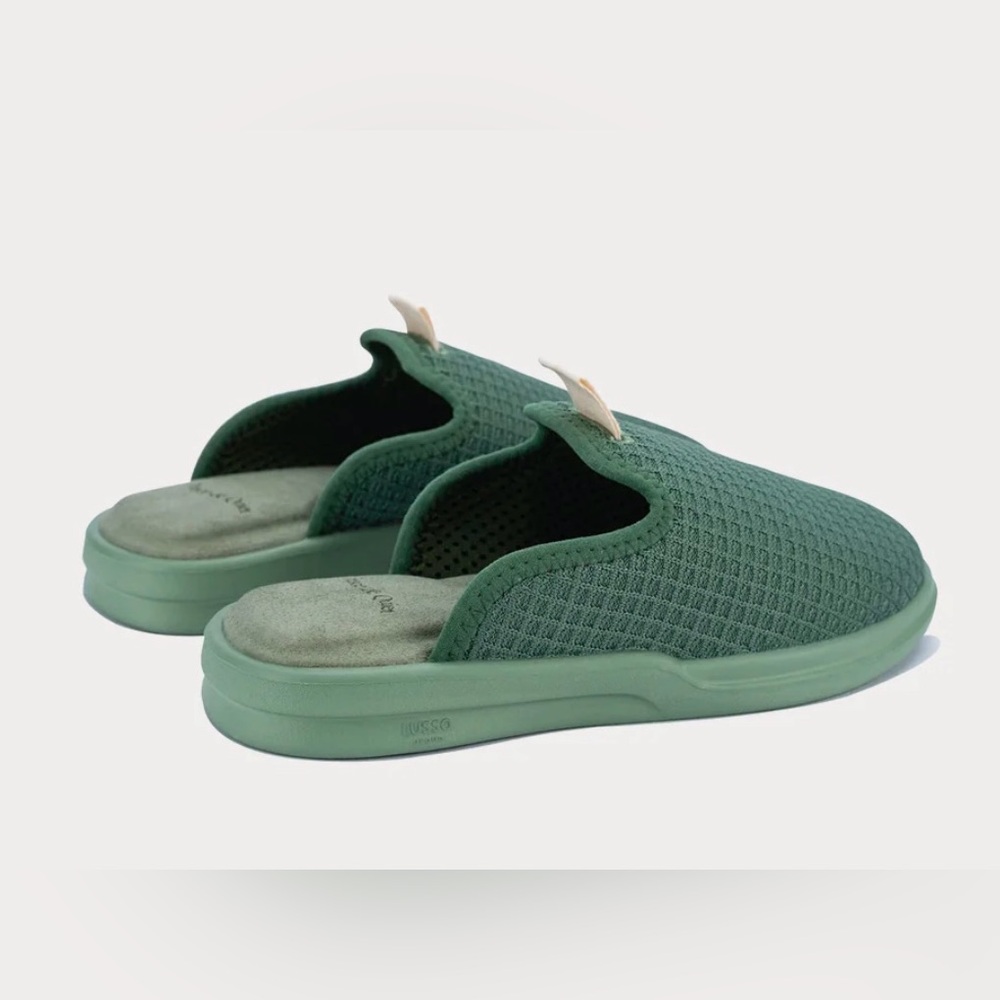 Lusso Cloud Pelli Waffle Slipper Slides in Cactus NIB Womens 9 Men’s 7